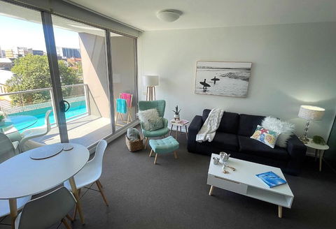 AQUA 306 POOLSIDE Luxury Apartment , Honeysuckle, NEWCASTLE FREE Parking - Whitsundays Accommodation 4