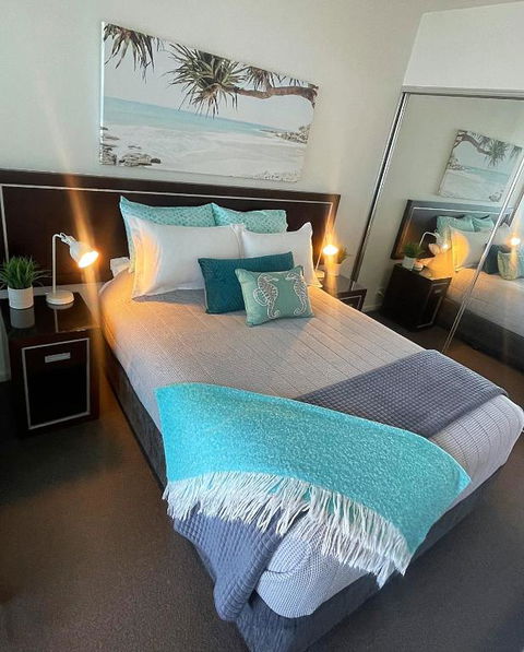 AQUA 306 POOLSIDE Luxury Apartment , Honeysuckle, NEWCASTLE FREE Parking - Whitsundays Accommodation 3