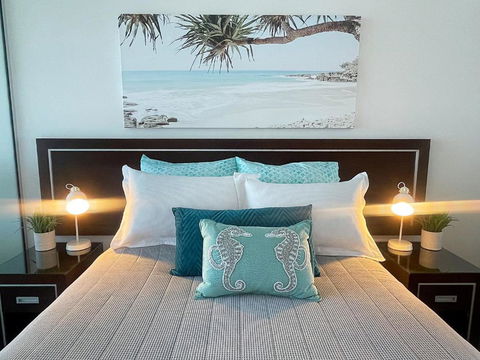 AQUA 306 POOLSIDE Luxury Apartment , Honeysuckle, NEWCASTLE FREE Parking - Whitsundays Accommodation 1