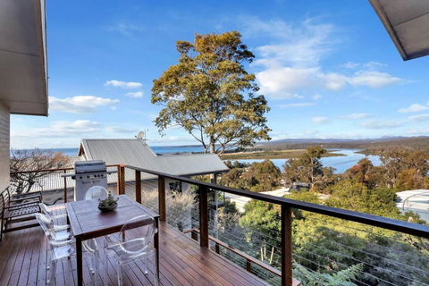Aqua La Vista - 4 Bedroom Pet Friendly House - Whitsundays Accommodation 3