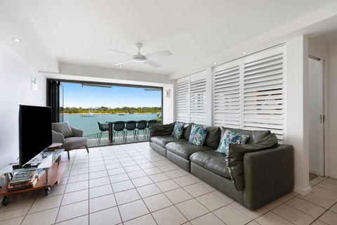 Aqua Linea 3 Noosa Parade 82 - Whitsundays Accommodation 0