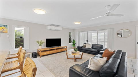 Aqua Links 70 The Drive Yamba - Whitsundays Accommodation 2