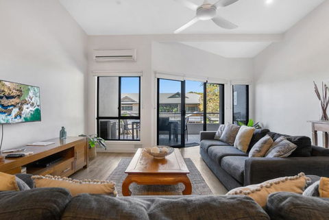 Aqua On Fletcher Street - Whitsundays Accommodation 1