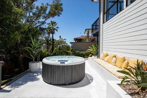 Aqua Vistas - Coastal Gem With Serene Spa Experience - Whitsundays Accommodation 0