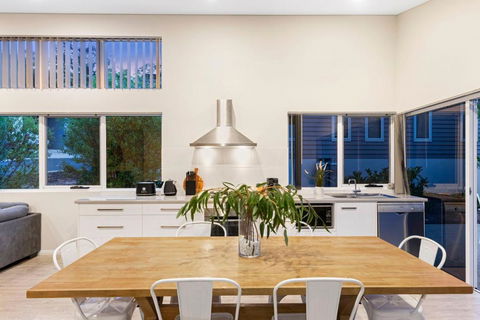 Aqua21 @ Cape Villas Dunsborough - Whitsundays Accommodation 4