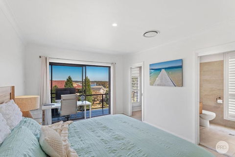 Aquablue Holiday Home - Hot Spa & Pool - 2m Walk To Beaches - Whitsundays Accommodation 2