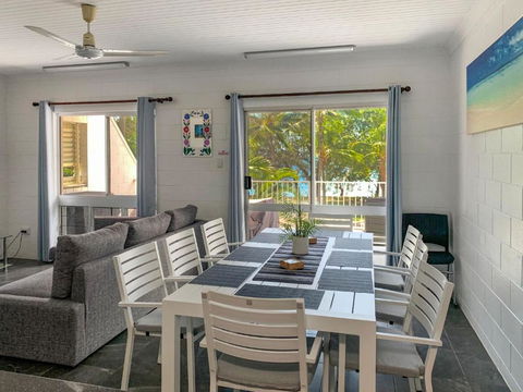 Arcadia Beach Unit 3 - Whitsundays Accommodation 0