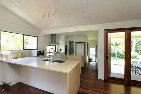 Archies Beach Abode - Whitsundays Accommodation 1