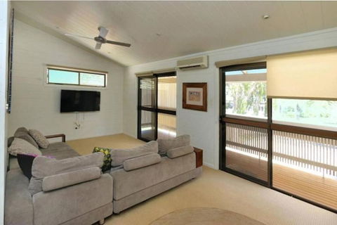 Archies Beach Abode - Whitsundays Accommodation 2