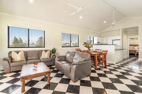 Arcoola 1 - Overlooking Main Beach - Whitsundays Accommodation 4