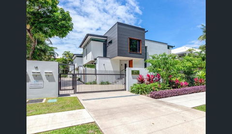 Aria Port Douglas Villas - Villa 1 - Whitsundays Accommodation 1