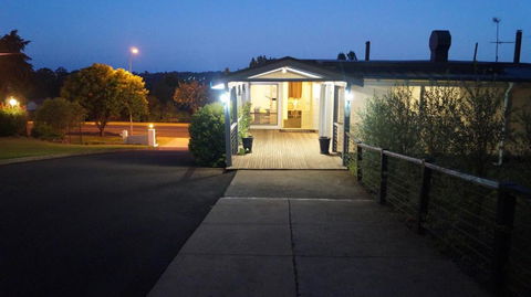 Armidale Inn - Whitsundays Accommodation 0