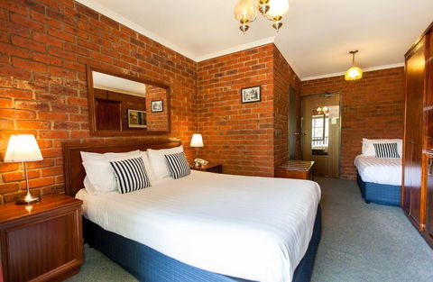 Armour Motor Inn - Whitsundays Accommodation 4