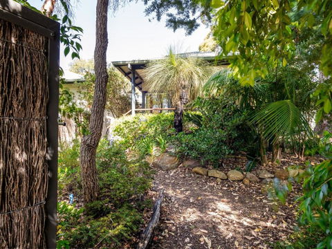 Aroha - Whitsundays Accommodation 0