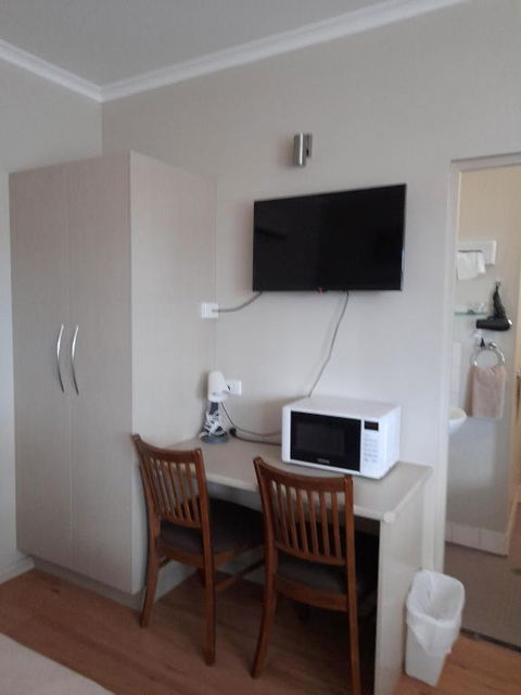 Aromet Motor Inn - Whitsundays Accommodation 2