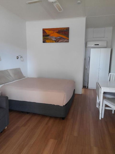 Aromet Motor Inn - Whitsundays Accommodation 0