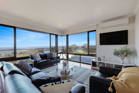 Arrawong - Whitsundays Accommodation 0