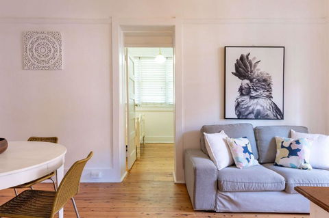Art Deco 1 Bed Apt Close To Beach & CBD - Whitsundays Accommodation 0