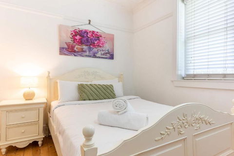Art Deco 1 Bed Apt Close To Beach & CBD - Whitsundays Accommodation 3