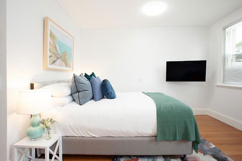 Art Deco Designer Studio In Lewisham - Whitsundays Accommodation 0