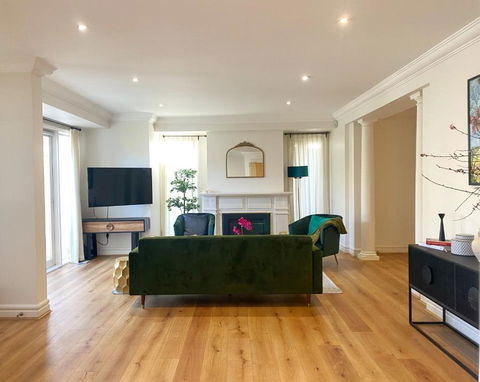 Art Deco In Toorak - Whitsundays Accommodation 1