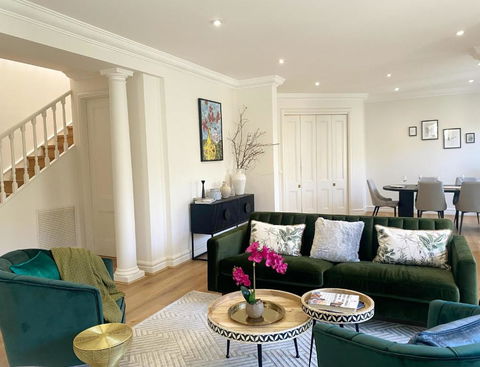 Art Deco In Toorak - Whitsundays Accommodation 2