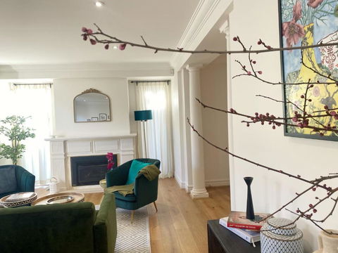 Art Deco In Toorak - Whitsundays Accommodation 3