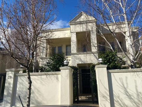 Art Deco In Toorak - Whitsundays Accommodation 0