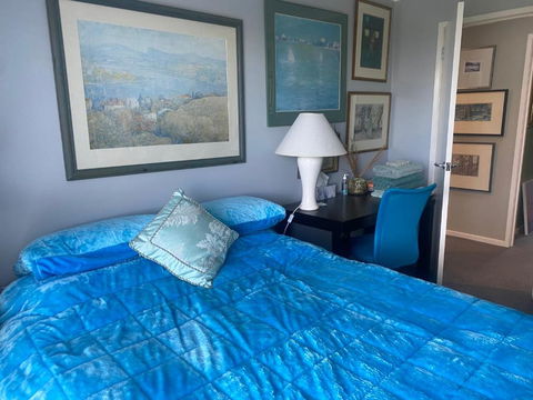 Art House Blue Room - Whitsundays Accommodation 1