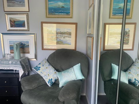 Art House Blue Room - Whitsundays Accommodation 4