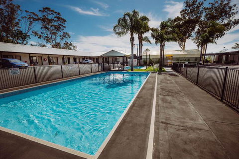 Artesian Spa Motel - Whitsundays Accommodation 3
