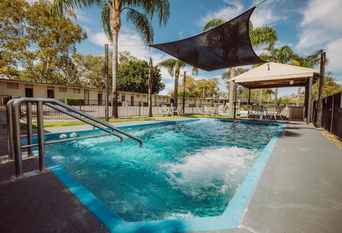 Artesian Spa Motel - Whitsundays Accommodation 0