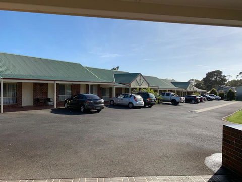 Arthur Phillip Motor Inn - Whitsundays Accommodation 3