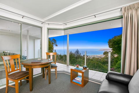 Arthurs Views - Whitsundays Accommodation 2