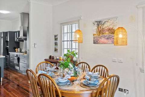 Artistic Queenslander With Park Views - Near City! - Whitsundays Accommodation 0