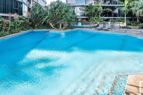 Artistic South Brisbane 2 Bedroom Apartment With Parking - Whitsundays Accommodation 4