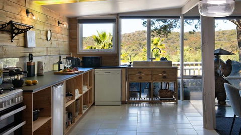 Artists Garden Cottage - Whitsundays Accommodation 2