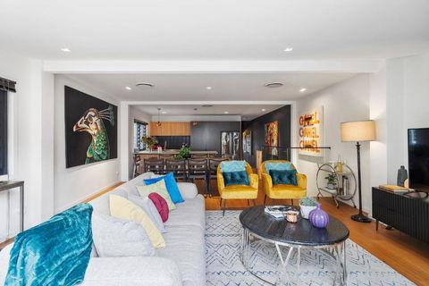Artscape, Newtown Villa - Whitsundays Accommodation 0