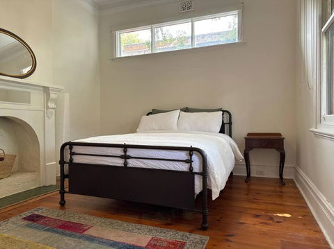 Artsy North Melbourne 2-Bedder - Whitsundays Accommodation 2