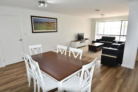 Ascot Gardens Serviced Apartments - Whitsundays Accommodation 0