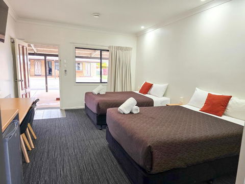 Ascot Lodge Motor Inn - Whitsundays Accommodation 4