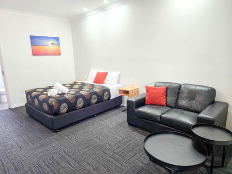 Ascot Lodge Motor Inn - Whitsundays Accommodation 2