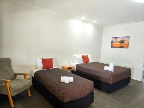 Ascot Lodge Motor Inn - Whitsundays Accommodation 3