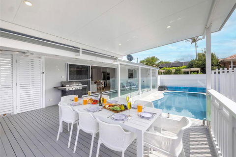 Ash Haven, 19 Ash St - Views, Pool, Air Con, Boat Parking, Wi-Fi - Whitsundays Accommodation 1