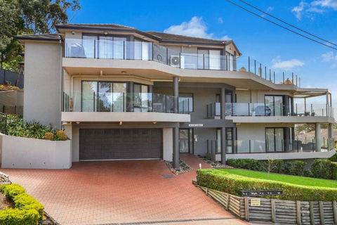 Ash Sienna - Whitsundays Accommodation 1