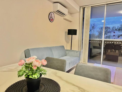Ashfield 2 Br Apt Bus&Train Shop Parking - Whitsundays Accommodation 3