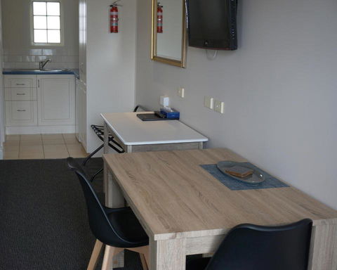 Ashmont Motel And Apartments - Whitsundays Accommodation 3