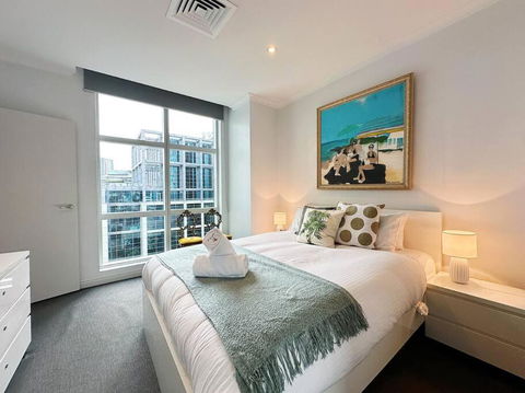 Aspire CBD One Bedroom With Indoor Pool & Parking Available - Whitsundays Accommodation 2