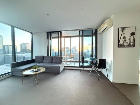 Astonishing 2B2B UpperWestSide Residence Opposite Southern Cross Station - Whitsundays Accommodation 1