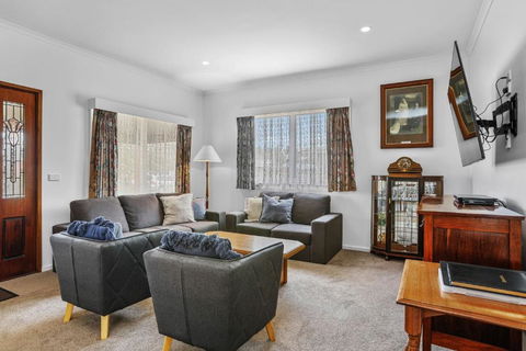 Aunty Wins - Whitsundays Accommodation 1